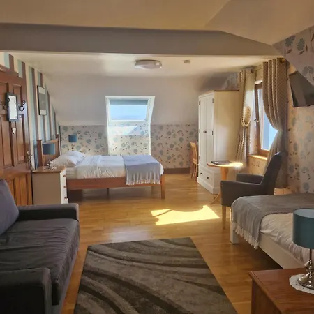 Rossroe Nocleg ze śniadaniem 4*